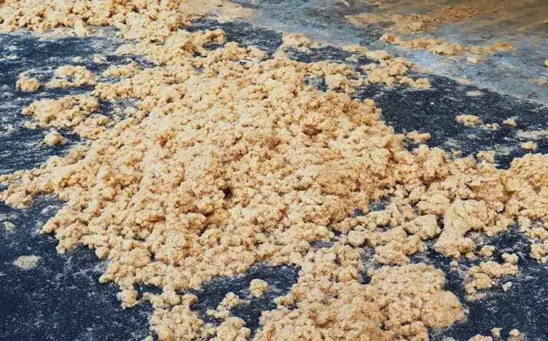 Dust and wood chips at the Naturheld facility
